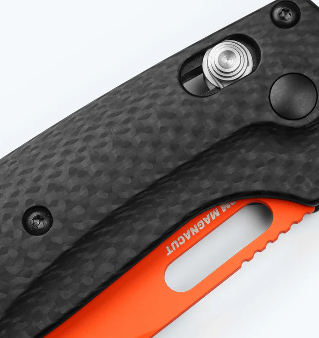 Benchmade Knives - "TaggedOut" - CMP Magna Cut Steel - AXIS Locking System - Carbon Fiber Body